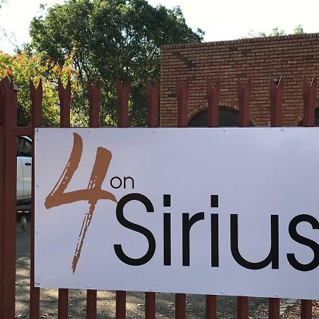 ホテル 4 On Sirius ポロクワネ エクステリア 写真