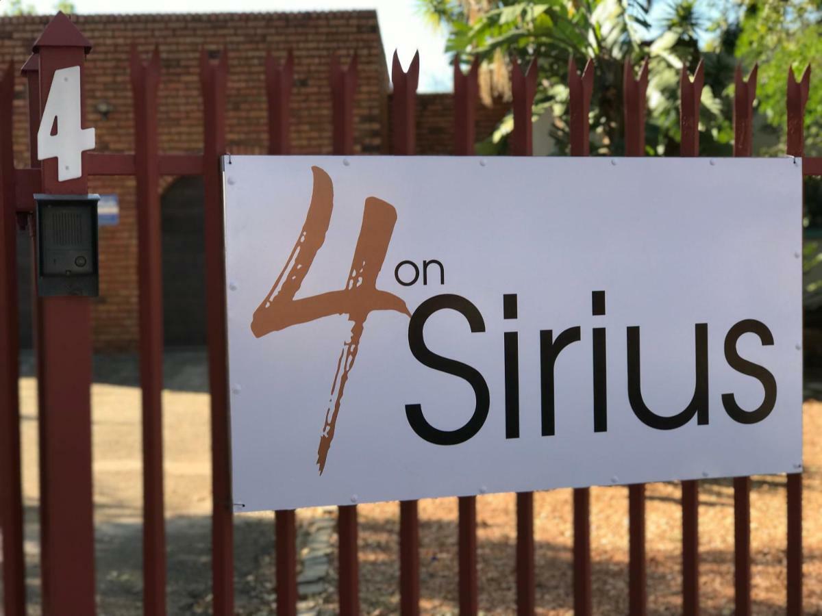 ホテル 4 On Sirius ポロクワネ エクステリア 写真