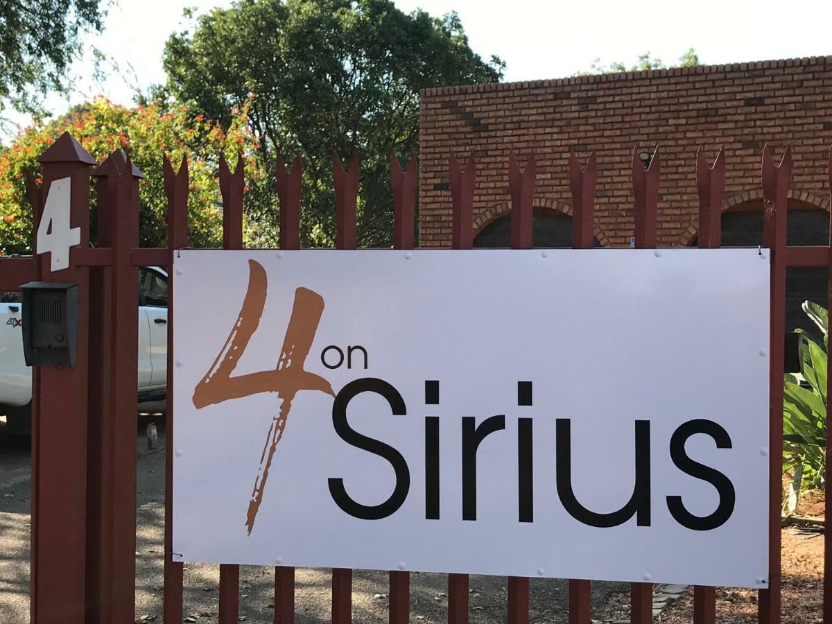 ホテル 4 On Sirius ポロクワネ エクステリア 写真