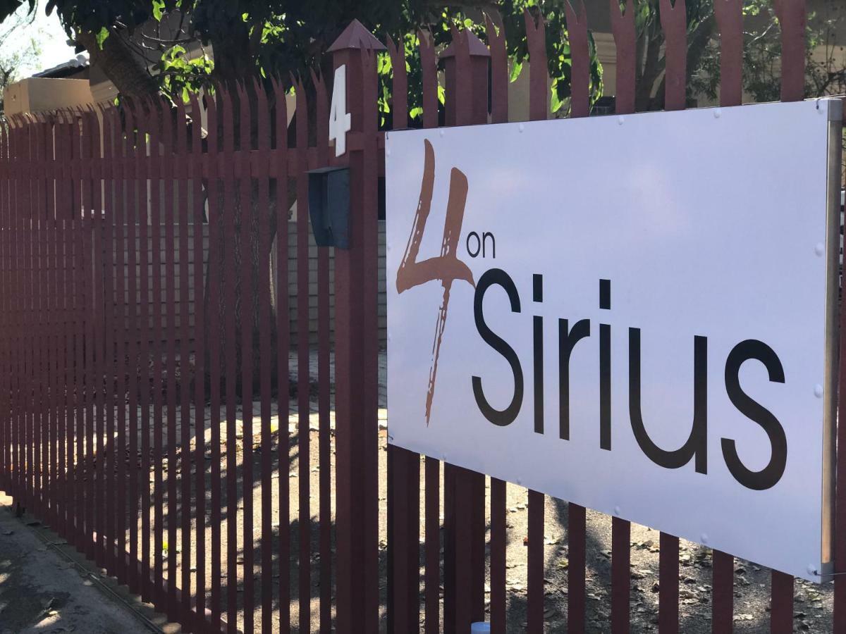 ホテル 4 On Sirius ポロクワネ エクステリア 写真