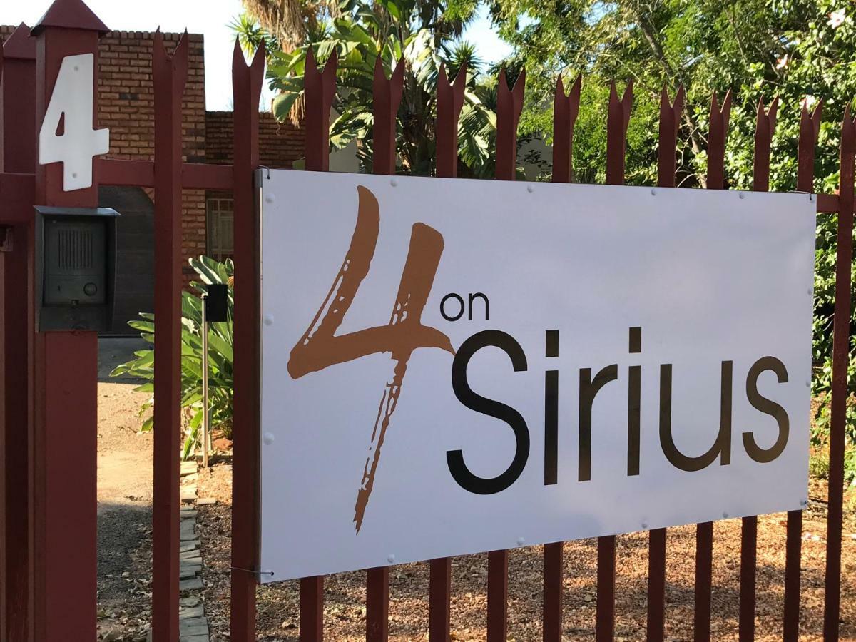 ホテル 4 On Sirius ポロクワネ エクステリア 写真
